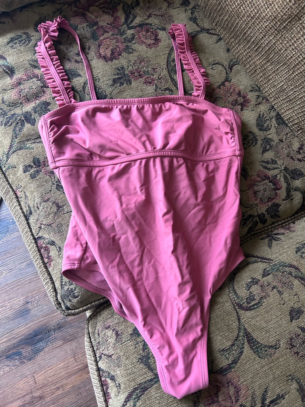 Medium Swimsuit bundle - Picture 4 of 9